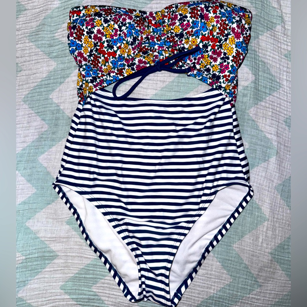 Like new one piece bathing suit
